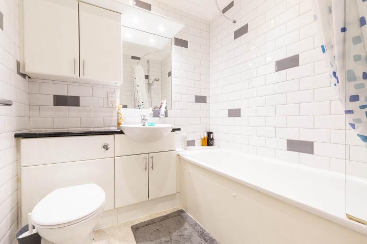 Modern Apartment with Private Patio Haverstock Hill, Belsize Park